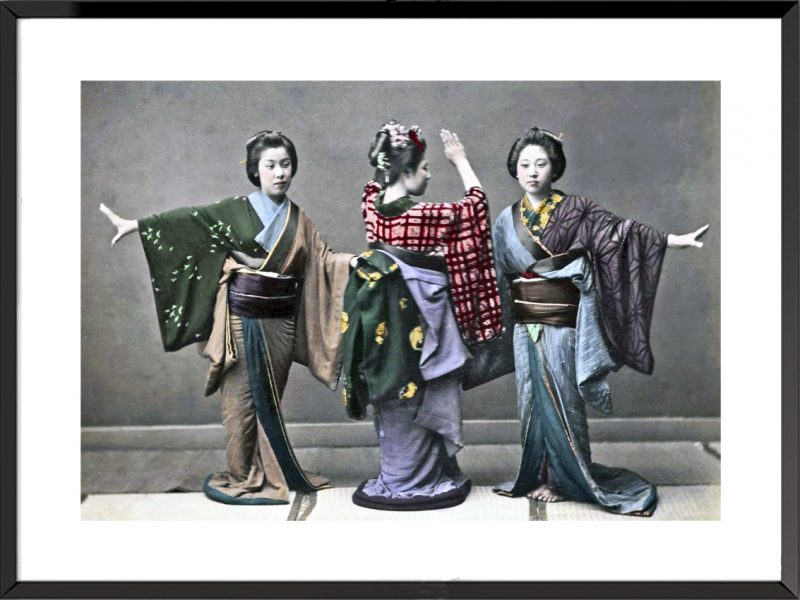Photo Le Japon ancien, l’ère Meiji Trois danseuses en kimono