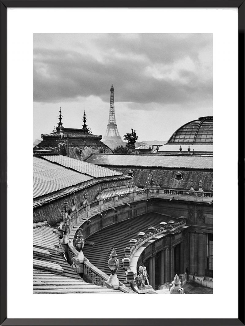 Photo La Tour Eiffel depuis les toits du Petit Palais, 1947 de René Jacques